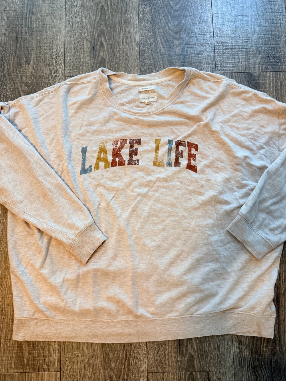 VTG feel super soft sweatshirt. Lake Life graphic. - Picture 2 of 8